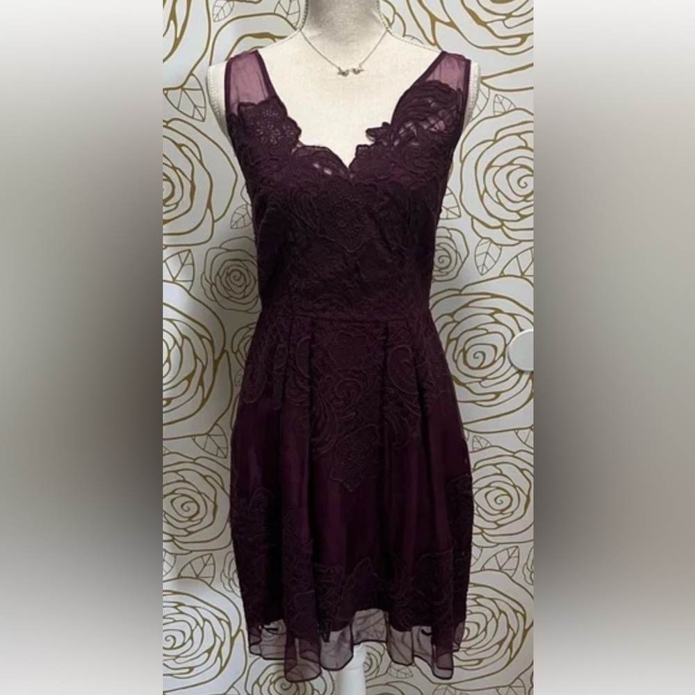 NWOT Anthropologie BHLDN Yoana Baraschi Celestina
Plum Cloverlace Dress size 2